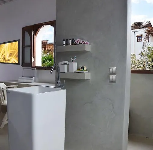 Panthea Линдос